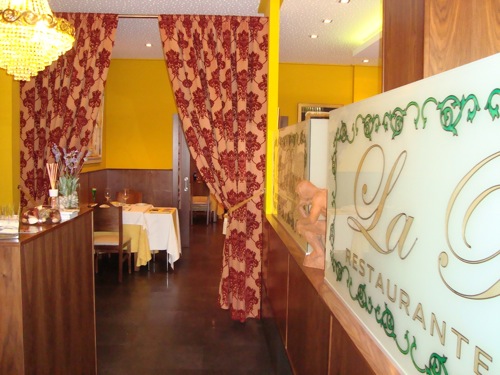 La Plaza Entrada al Restaurante.